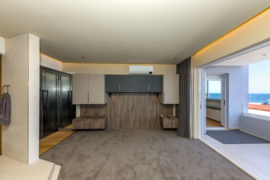 2 Bedroom Property for Sale in Sea Point Western Cape